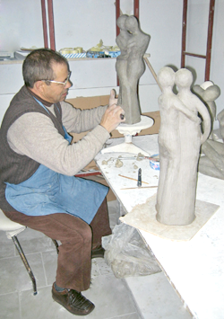 Gilde Skulpturen K&uuml;nstler bei der Arbeit